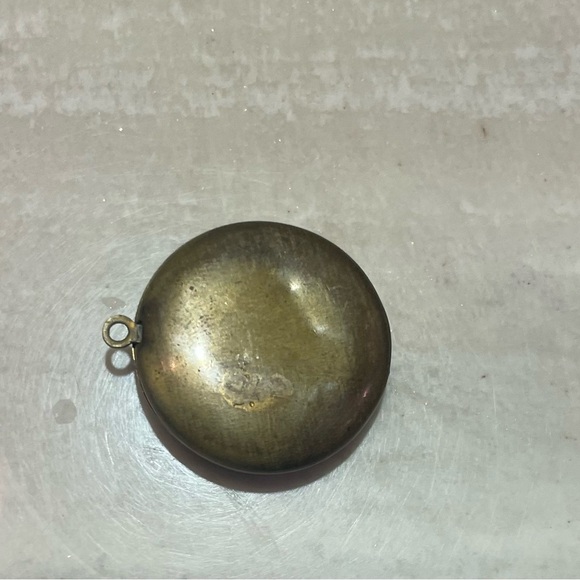 Service Flag Locket  WW1 WW2 - Picture 2 of 3